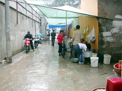 
Thời tiết ẩm ướt là điều kiện lý tưởng cho vi rút, vi khuẩn sinh sôi, phát triển, gây bệnh cho trẻ. Ảnh minh hoạ.
