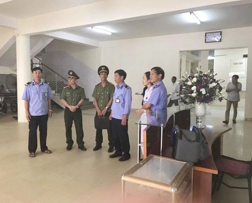Giả danh người nhà bệnh nhân vào bệnh viện trộm cắp tài sản - 2 Cán bộ Công an tỉnh Thanh Hóa trao đổi kinh nghiệm đảm bảo an ninh trật tự cho đội bảo vệ Bệnh viện Đa khoa tỉnh Thanh Hóa