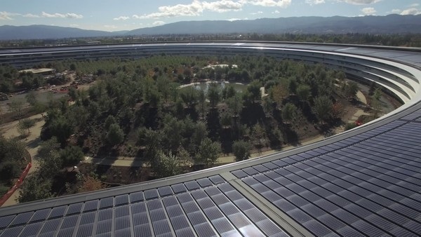 Ý tưởng thiết kế Apple Park và xóa nhòa đi khoảng cách giữa trong nhà và ngoài trời
