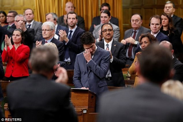 Những vui buồn của các lãnh đạo thế giới năm 2017 (phần 2) - 5 Thủ tướng Justin Trudeau bật khóc khi thay mặt chính phủ xin lỗi những người đồng tính bị phân biệt đối xử nhiều thập niên qua (Ảnh: Reuters)