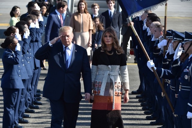 Tổng thống Trump: Mỹ coi Nhật Bản là đồng minh quan trọng - 4
Nghi thức trang trọng chào đón Tổng thống Trump và Đệ nhất phu nhân.