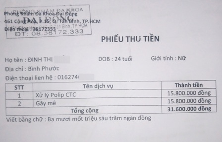 Phiếu thu thể hiện 2 khoản tiền bệnh nhân bị vẽ bệnh, ký nợ khi đang trên bàn tiểu phẫu