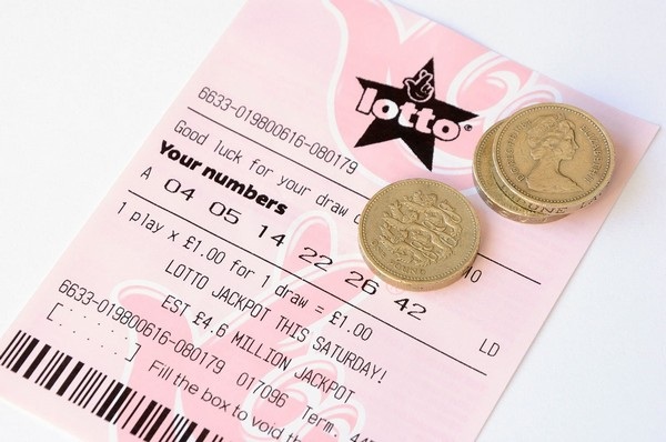 Trúng số 1 triệu USD sau khi bị vợ phàn nàn vì... mua quá nhiều vé số - 1
Beltran-Meza đã phải giấu vợ vì bị phàn nàn khi mua quá nhiều vé số, tuy nhiên cuối cùng vận may cũng mỉm cười với ông (Ảnh minh họa)