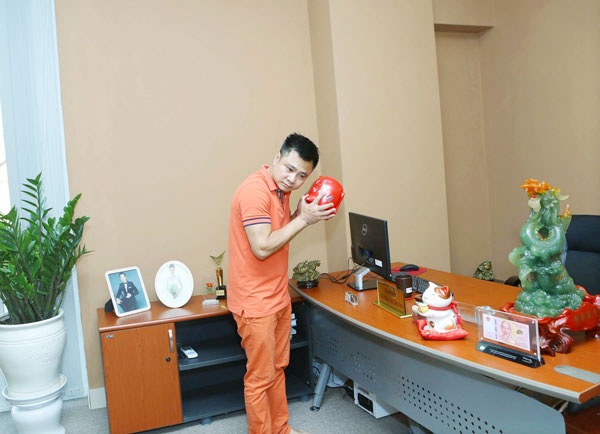 Thành Trung từ chối làm MC đám cưới dù được trả cát-sê 200 triệu đồng - 5 NSND Tự Long đến chúc mừng đàn em.