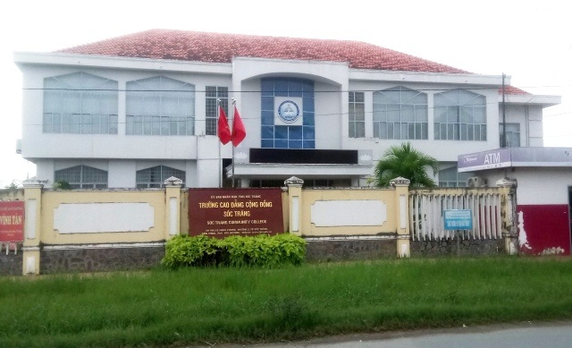 Đề nghị xử lý vụ giảng viên đuổi đâm đồng nghiệp trong quán nhậu - 1 Trường CĐCĐ Sóc Trăng, nơi có cán bộ, giảng viên rượt đuổi đâm nhau trong quán nhậu nhưng vẫn chưa được xử lý.