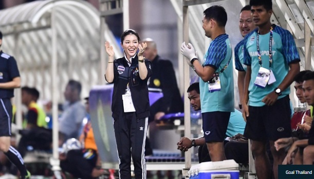 Nữ trưởng đoàn Thái Lan nói gì sau trận thắng nhọc nhằn Đông Timor? - 1 Nữ trưởng đoàn Thái Lan vẫn tự tin vào khả năng bảo vệ huy chương vàng SEA Games 29 của đội nhà