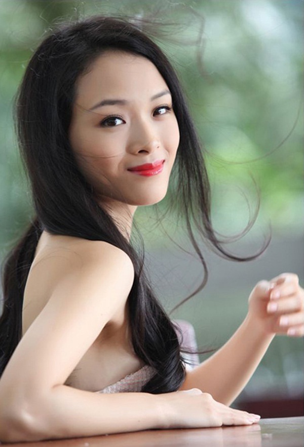 Dàn chân dài nóng bỏng và vết trượt dài dẫn tới vòng lao lí - 10 Nhan sắc từng làm say đắm biết bao người của Trương Hồ Phương Nga.