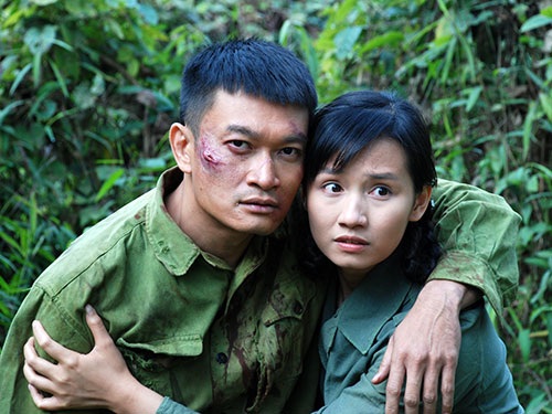 “Tài tử một thời" Trương Minh Quốc Thái vẫn thích sống độc thân ở tuổi 42 - 7 Bộ phim “Người trở về” của đạo diễn Đặng Thái Huyền, câu chuyện về số phận bi thương của một nữ y tá trở về từ chiến tranh cũng để lại những dấu ấn đặc biệt của Trương Minh Quốc Thái trong sự nghiệp diễn xuất.