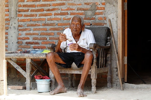 Con người có thể sống tới 125 tuổi? - 3
Ông Mbah Gotho được cho rằng 146 tuổi.