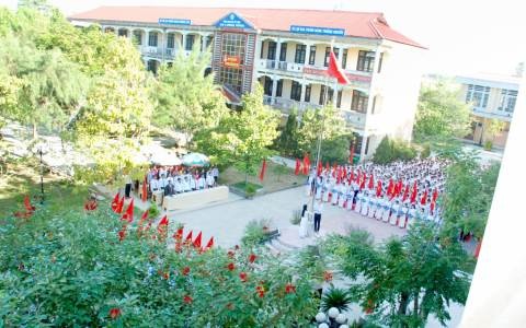 1 trường THPT có đến... 4 Phó Hiệu trưởng vì lý do bất khả kháng - 1 Trường THPT An Lương Đông, huyện Phú Lộc, tỉnh Thừa Thiên Huế hiện tại có đến 4 Phó Hiệu trưởng