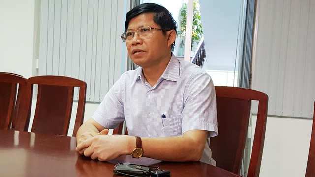 1 trường THPT có đến... 4 Phó Hiệu trưởng vì lý do bất khả kháng - 2 TS. Phạm Văn Hùng, Giám đốc Sở GD-ĐT tỉnh Thừa Thiên Huế trao đổi với PV và cho biết sẽ điều chuyển 1 Phó hiệu trưởng trường THPT An Lương Đông vào đầu năm học mới 2017-2018 này