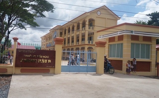 Nữ giáo viên chiếm đoạt hơn 200 triệu đồng tiền quỹ - 1
Trường tiểu học Phước Hậu B, nơi bà Nga chiếm đoạt hàng trăm triệu đồng