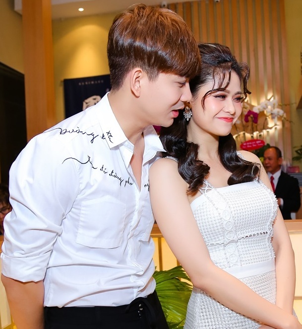 Trương Quỳnh Anh - Tim lại “diễn” đang hạnh phúc? - 6 Cả hai thể hiện mình đang rất hạnh phúc bên nhau