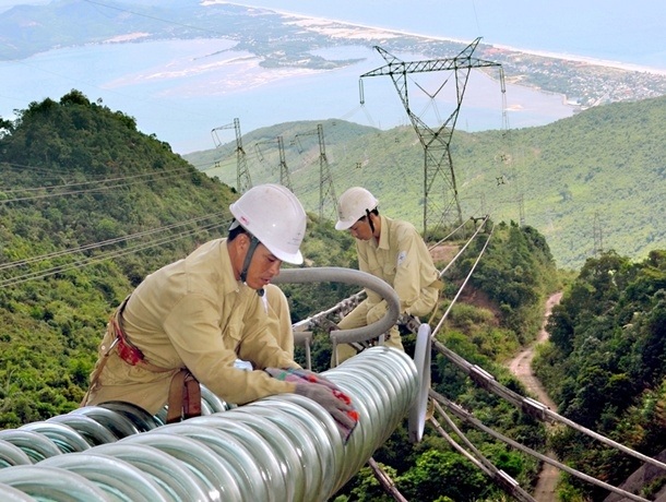 Truyền tải điện đi đầu trong ứng dụng khoa học công nghệ hiện đại - 1 Nhờ công nghệ mà những thiết bị xứ kém được phát hiện sửa chữa và thay thế,