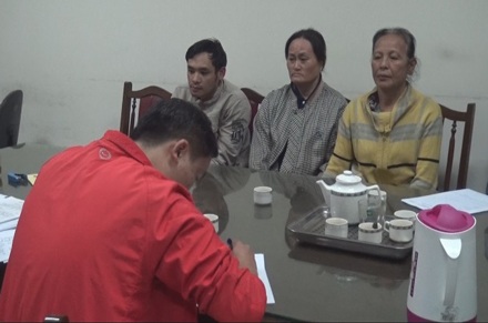 Bắt 4 đối tượng truy nã trước Tết nguyên đán - 1 Các đối tượng truy nã vừa bị bắt giữ.