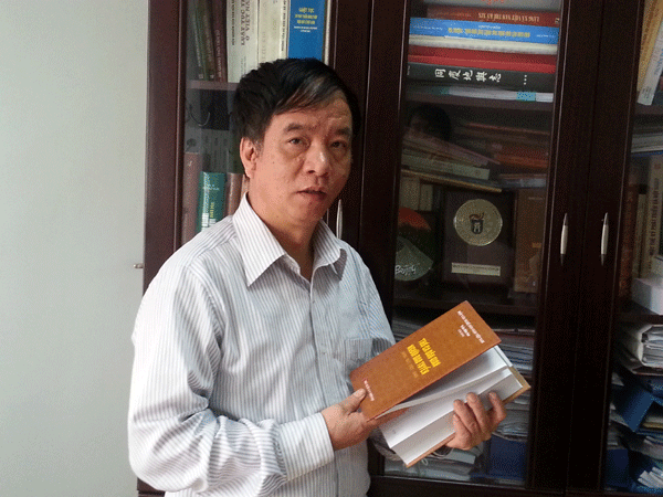“Loạn phong danh hiệu sẽ khiến chức danh chân chính trở nên có vấn đề” - 1 TS. Trần Hữu Sơn. Ảnh: TL.