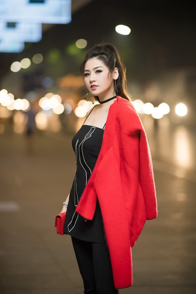 Chưa dừng lại ở đó, báo chí tiếp tục đặt dấu hỏi về thông tin bạn trai cũ của Dương Tú Anh - Bảo Hưng (em trai MC Ngọc Trinh) đã có mặt ở Phú Quốc để cổ vũ Huyền My tham dự Chung kết. Cùng với những tin đồn Tú Anh và Bảo Hưng đã chia tay thời gian qua thì những đồn đoán xung quanh status của Tú Anh hướng về Huyền My càng được bàn tán xôn xao hơn. Tú Anh đã thẳng thắn đối diện những câu hỏi của báo chí.