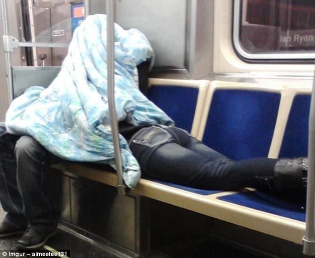 Có cả chăn ấm thế này ngủ quá chuẩn rồi.