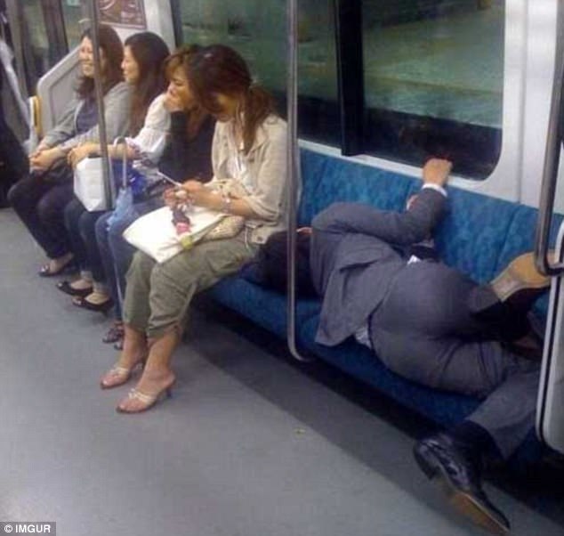 Khi giấc ngủ ập tới, bất chấp bạn đang ở đâu.