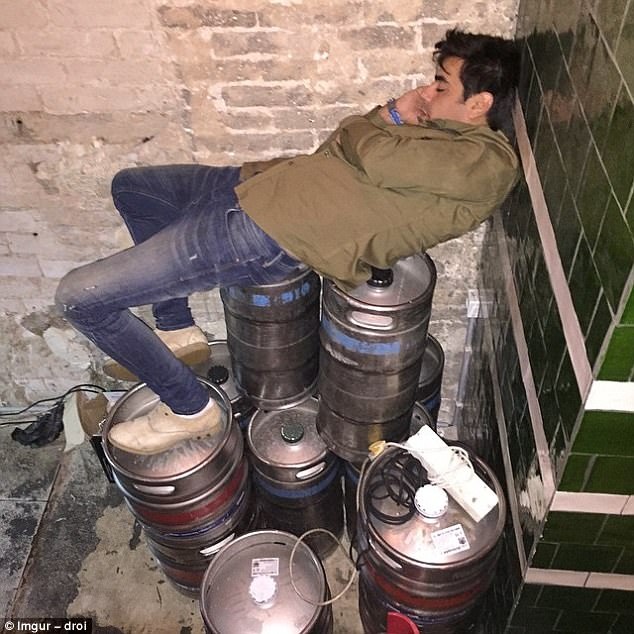 Không có gì là không thể. Người ta vẫn có thể ngủ ngay cả khi nằm trên thùng kim loại.