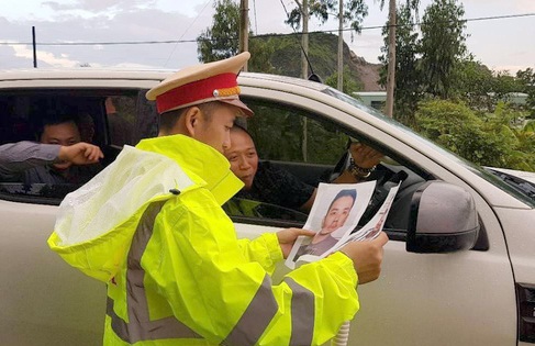 Ngày 11/9, hai tử tù Nguyễn Văn Tình (28 tuổi, trú tại Quốc Oai, Hà Nội) và Lê Văn Thọ (37 tuổi, trú tại Thanh Hà, Hải Dương) đã đục tường trốn khỏi phòng biệt giam của trại tạm giam T16 (Thanh Oai, Hà Nội). (Ảnh: An Nhiên)