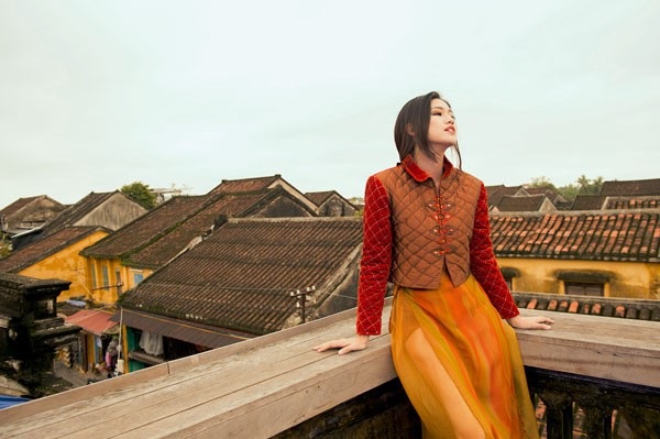 Á hậu Thanh Tú quyến rũ với áo bông - 3 Càng ngày Thanh Tú càng tích cực tham gia những hoạt động về thiện nguyện, đồng thời thử sức ở cả vai trò MC. Người đẹp đã tốt nghiệp Đại học Ngoại giao, thành thạo 3 thứ tiếng Anh, Pháp, Nhật và đang phấn đấu cho giấc mơ được làm việc trong Bộ Ngoại giao.