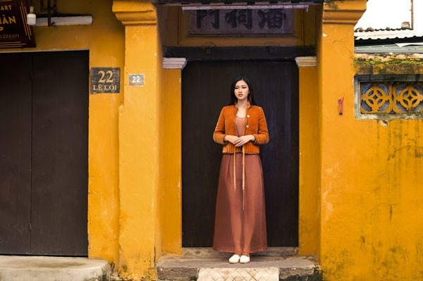 Á hậu Thanh Tú quyến rũ với áo bông - 4 Mới đây, Á hậu Thanh Tú hoá thân thành nữ thần công lý, gióng lên hồi chuông cảnh tỉnh trước những con số đáng báo động về thực trạng trẻ em bị xâm hại.