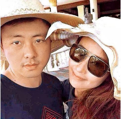 Cuộc sống giàu có của siêu mẫu Ngô Bội Từ bên bạn trai tỉ phú - 5
Ngô Bội Từ sống chủ yếu tại khách sạn cao cấp Four Seasons ở Hồng Kong. Người đàn ông gắn bó với cô là đại gia trong ngành bất động sản, tỷ phú Kỷ Hiểu Ba. Anh nổi tiếng giàu có, kinh doanh trong nhiều lĩnh vực như bất động sản, nhà hàng, khách sạn, casino. Quanh Hiểu Ba có vô số những người đẹp vây quanh nhưng chỉ có Ngô Bội Từ là có con với anh.