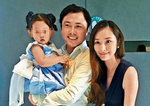 Cuộc sống giàu có của siêu mẫu Ngô Bội Từ bên bạn trai tỉ phú - 8
Cuộc sống của Ngô Bội Từ bên tỉ phú Kỳ Hiểu Ba khiến nhiều người ghen tại. Hiểu Ba dù chưa cho Bội Từ danh phận nhưng cưng chiều cô hết mực. Bên cạnh biệt thự, đồ trang sức đắt tiền, Bội Từ còn sở hữu gần 22% cổ phần trong tập đoàn của đại gia họ Kỳ.