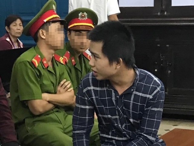 Điều tra án con gái bị xâm hại, phát hiện… mẹ cũng bị xâm hại - 1 Bị cáo Tuấn tại phiên tòa xét xử phúc thẩm cuối năm 2016