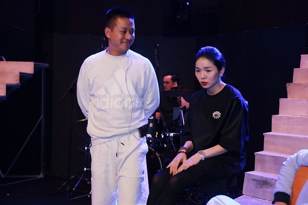 Tuấn Hưng gây sốc khi thơm má… Lê Hiếu - 9 Tuấn Hưng gây sốc khi thơm má… Lê Hiếu - 9