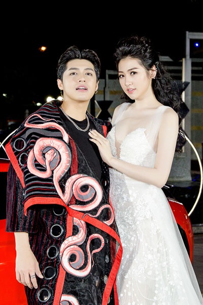 Á hậu Tú Anh tình tứ hôn gió Noo Phước Thịnh - 5