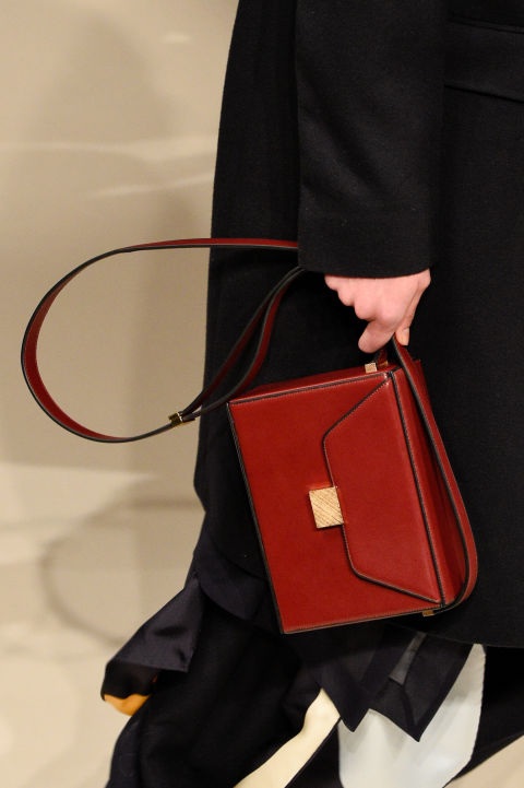Những mẫu túi xách sành điệu từ tuần lễ thời trang New York - 12
Victoria Beckham