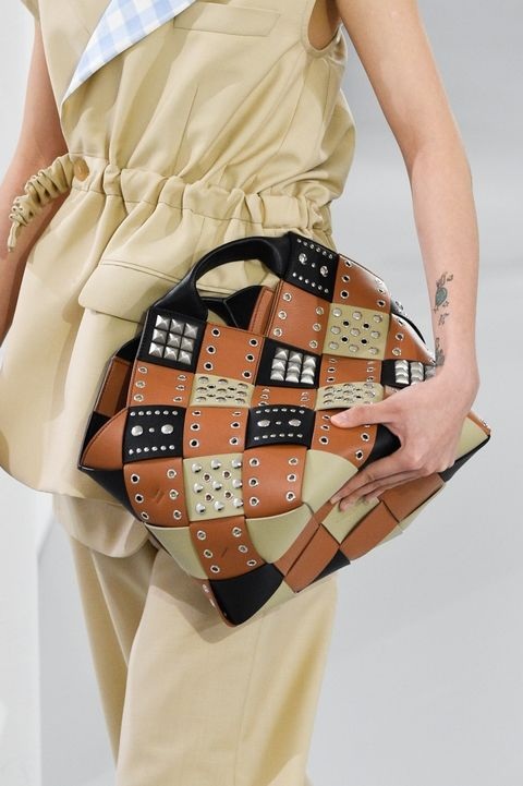 Những mẫu túi sành điệu cho mùa thu đông - 13
Loewe