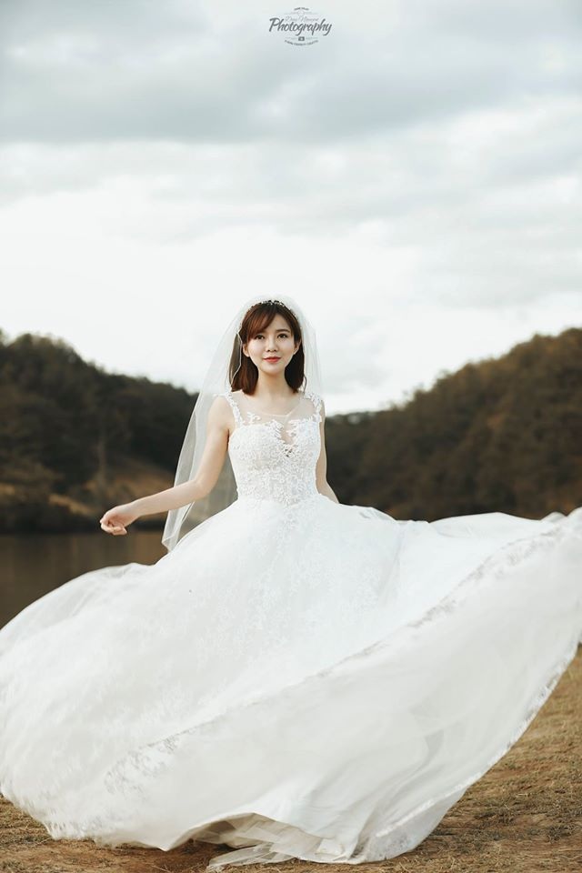 Khoe ảnh cưới ngọt ngào ở 3 nước, Tú Linh mơ về một gia đình nhỏ - 9 Khoe ảnh cưới ngọt ngào ở 3 nước, Tú Linh mơ về một gia đình nhỏ - 9