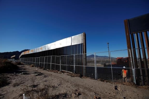 Tường ngăn biên giới Mỹ - Mexico có thể ngốn hơn 21 tỷ USD - 1
(Ảnh minh họa: Reuters)