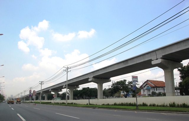Tuyến Metro 1 đội vốn 30.000 tỷ đồng: Cần cơ chế riêng đặc thù - 1
Tuyến metro Bến Thành - Suối Tiên chạy song song xa lộ Hà Nội (đoạn gần ngã tư Bình Thái).