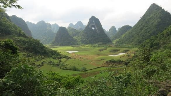 Những “tuyệt tình cốc” hút hồn du khách dọc miền đất nước - 3 Cảnh vật nơi đây hài hòa yên bình như một tuyệt tác. (Ảnh: dulichcaobang)