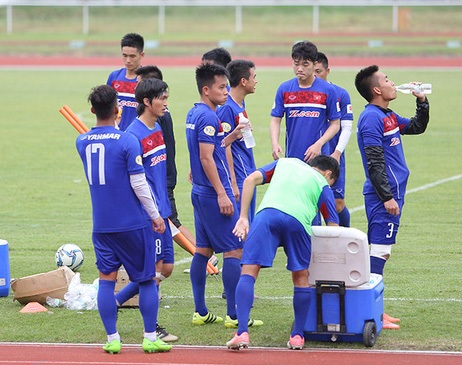 U22 Việt Nam và bài toán với từng đối thủ ở SEA Games 29 - 2 Tính từ trận gặp Indonesia cho đến bán kết, U22 Việt Nam sẽ phải đá với mật độ 3 trận/4 ngày, nêu khâu thể lực là rất quan trọng