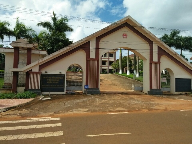 Kỷ luật Phó Chủ tịch huyện mắc nhiều sai phạm trong việc cấp sổ đỏ - 1
UBND huyện Tuy Đức nơi ông Huân đang làm PCT UBND huyện