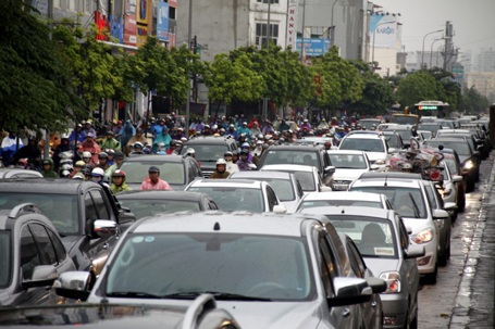 Hà Nội cấm xe máy trong các quận nội thành từ năm 2030 - 1 Ùn tắc giao thông ở các cửa ngõ Thủ đô ngày càng nghiêm trọng