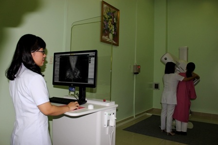Nhũ ảnh kỹ thuật số giúp phát hiện sớm ung thư vú - 1 Tín hiệu chuyển thành hình ảnh trên máy tính giúp bác sĩ chẩn đoán chính xác hơn tế bào ung thư