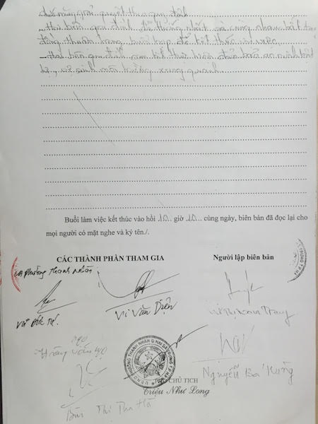 Kiểm điểm cảnh sát khu vực hành xử “lạ” với phụ nữ vừa bị đánh sảy thai - 6
Kiểm điểm cảnh sát khu vực hành xử “lạ” với phụ nữ vừa bị đánh sảy thai trên phố.