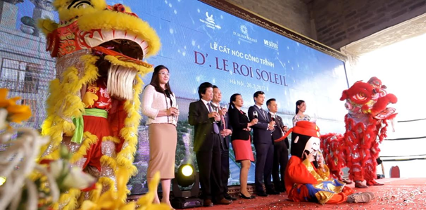 Lễ công bố cất nóc “Tuyệt phẩm kiến trúc Pháp bên Hồ Tây” - 3 Đại diện Ban Lãnh đạoTập đoàn Tân Hoàng Minh, ngân hàng SHB, nhà thầu Delta nâng ly chúc mừng D’. Le Roi Soleil vượt tiến độ