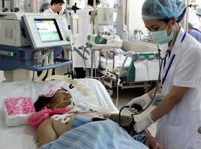 Hai ca bệnh hi hữu chưa từng gặp: Bị uốn ván vì gà mổ, lợn đạp gây xước da - 1 Chi phí điều trị trung bình một ca uốn ván hết cả trăm triệu đồng. Trong khi đó, để phòng căn bệnh này sau khi bị chấn thương nên đi tiêm phòng, với chi phí chỉ khoảng 100 ngàn đồng.
