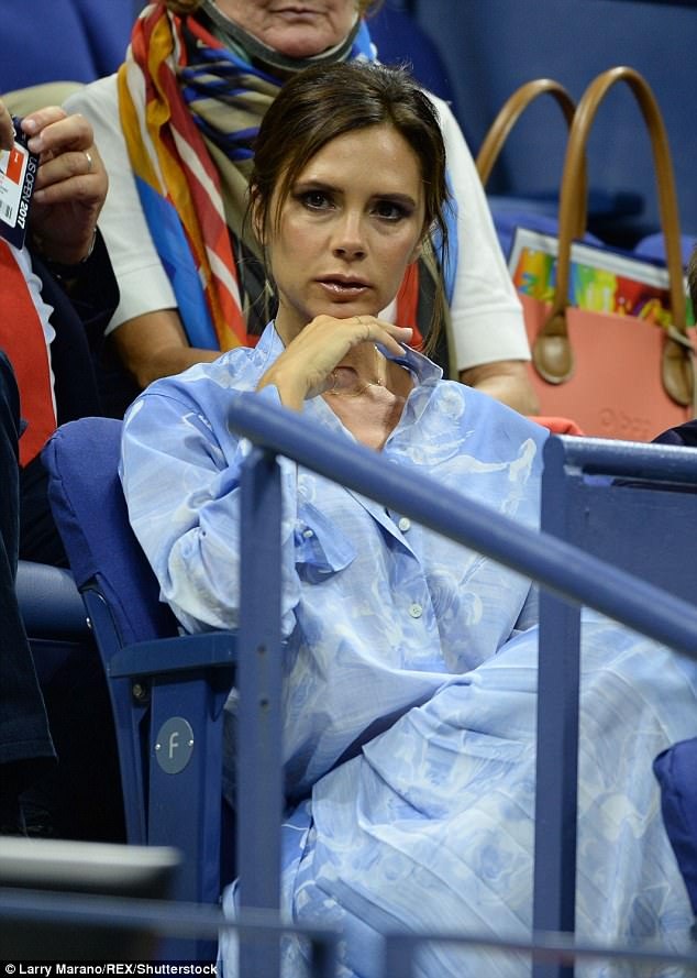 Victoria Beckham sành điệu đi xem tennis - 2
Victoria Beckham diện trang phục thanh lịch do chính cô thiết kế
