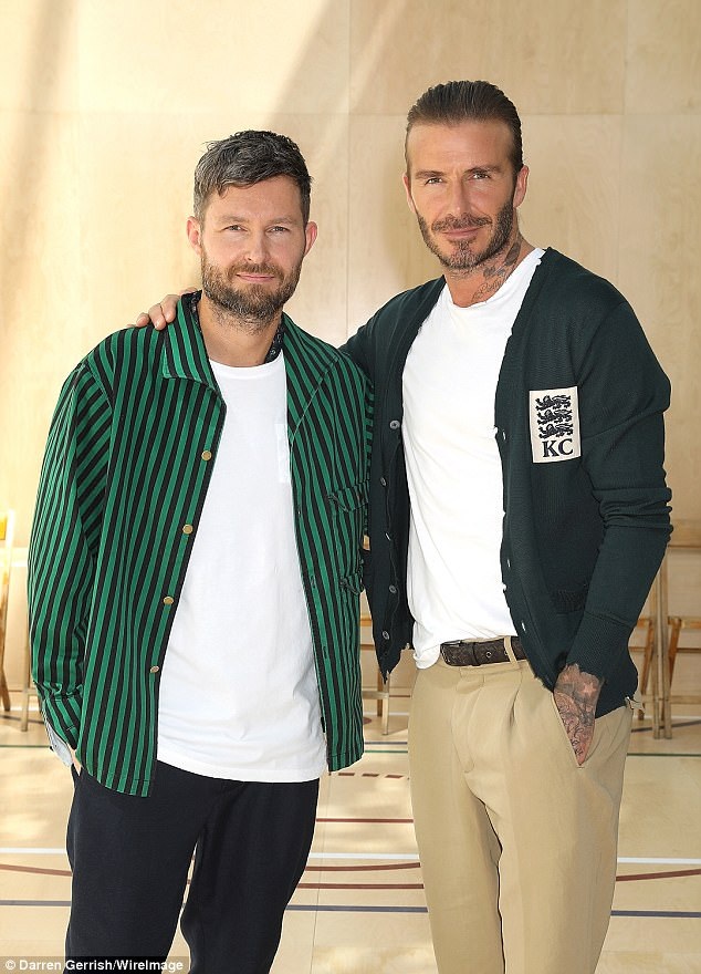 
David Beckham dù không còn đá bóng nhưng vẫn kiếm bộ tiền từ những hợp đồng quảng cáo lớn nhỏ
