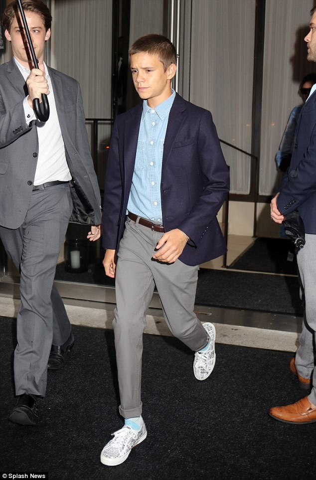 Victoria Beckham sành điệu đi xem tennis - 7
Victoria Beckham tự hào vì có các con ngoan ngoãn, thông minh, yêu thương cha mẹ và trân trọng giá trị của gia đình.