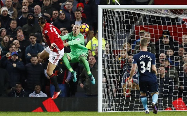 Đội hình tiêu biểu vòng 19 Premier League: Gọi tên Pogba - 1 Valdes đã thi đấu tốt trước MU
