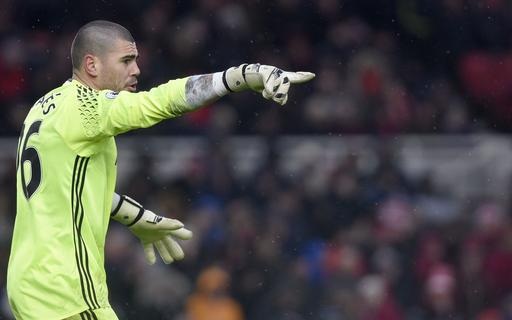 Thủ thành Valdes chơi xuất sắc ở trận gặp Everton
